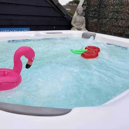 Groot Met Jacuzzi En Dakterras